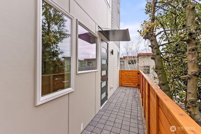 2925 Franklin Ave E Unit B, Seattle, WA 98102 - view of wooden deck