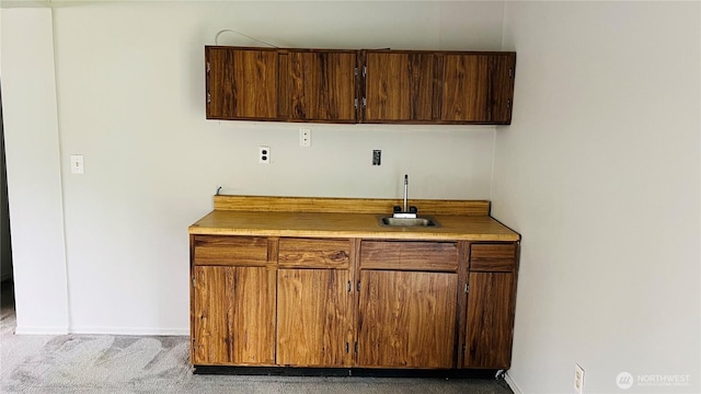 3732 S 254th Pl, Kent, WA 98032 - bar featuring a sink, carpet, and baseboards