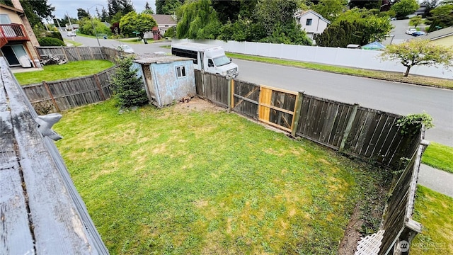 3732 S 254th Pl, Kent, WA 98032 - view of yard featuring a residential view