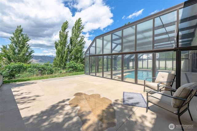 1400 Westpoint Pl, Wenatchee, WA 98801 - view of patio with an outdoor pool, a lanai, and a mountain view
