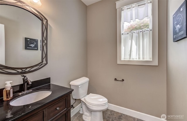 1400 Westpoint Pl, Wenatchee, WA 98801 - half bathroom featuring baseboards, vanity, and toilet