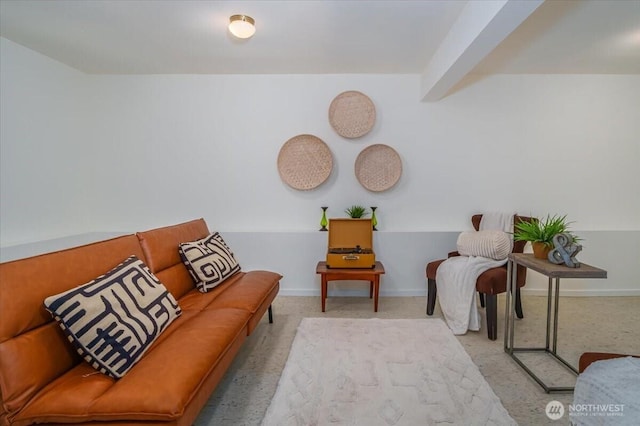 living area with carpet and baseboards