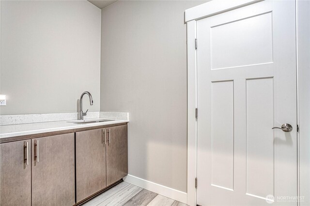 985 Spring Mountain Dr, Wenatchee, WA 98801 - bar featuring a sink and light wood-type flooring