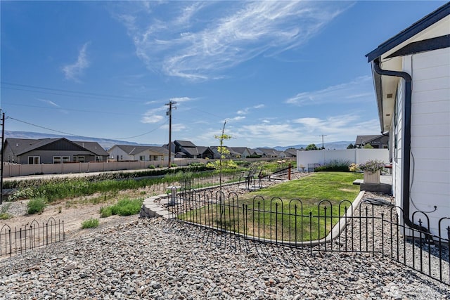 985 Spring Mountain Dr, Wenatchee, WA 98801 - view of yard featuring a residential view