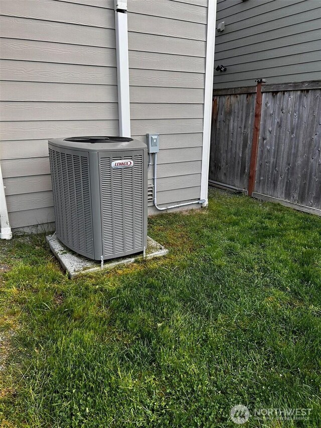 13807 63rd Ave E, Puyallup, WA 98373 - exterior view of cooling unit and fence
