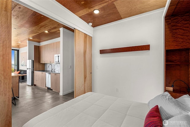 23692 NW Cliffe Pointe Rd Unit 6C, Quincy, WA 98848 - bedroom with wood ceiling, freestanding refrigerator, finished concrete floors, recessed lighting, and a sink