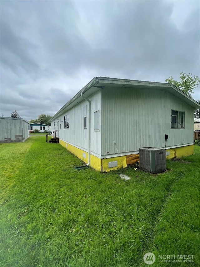1050 Howard St Unit 10, Raymond, WA 98577 - view of side of home featuring central air condition unit, a lawn, and crawl space