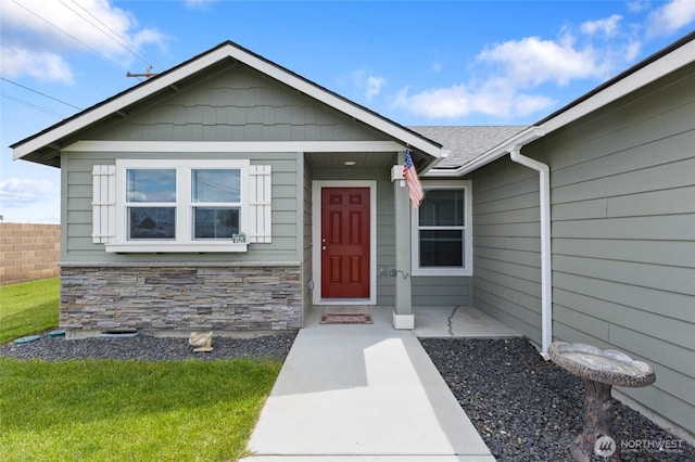 1003 NE Aspen Rd, Moses Lake, WA 98837 - entrance to property with stone siding, a shingled roof, and fence