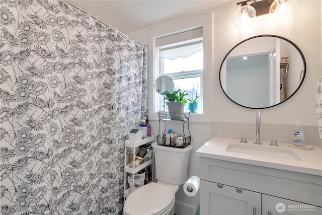 1415 29th Ave Unit C, Seattle, WA 98122 - full bath featuring vanity, toilet, and a shower with shower curtain