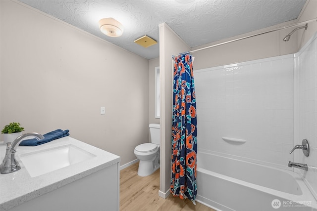 260 E Tahuya Dr, Shelton, WA 98584 - full bath featuring wood finished floors, a sink, toilet, shower / tub combo, and a textured ceiling