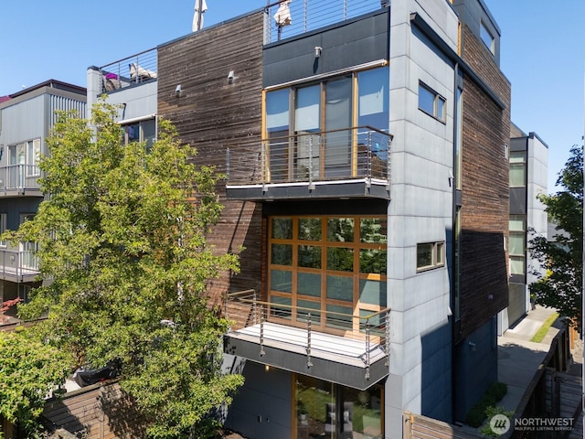 1765 14th Ave S, Seattle, WA 98144 - rear view of property featuring a balcony