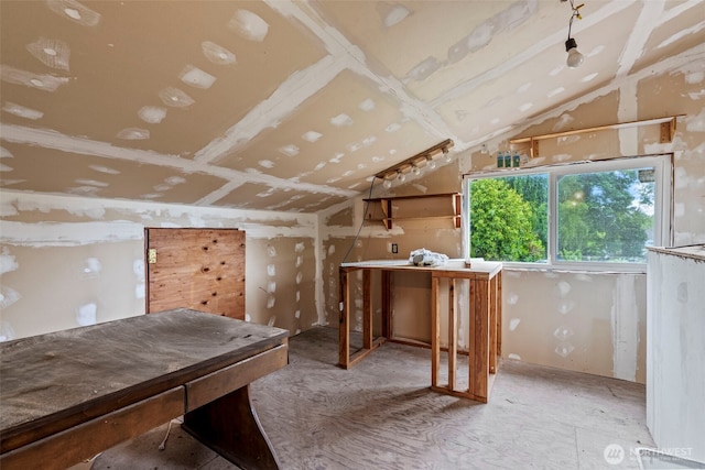 58 Pacific Pl, Longview, WA 98632 - game room with lofted ceiling