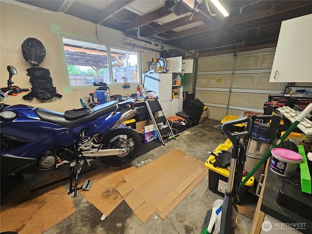 10915 Davisson Rd SW, Lakewood, WA 98499 - garage with a garage door opener