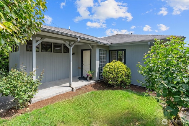 2922 5th Ave W, Seattle, WA 98119 - view of front facade with a front lawn