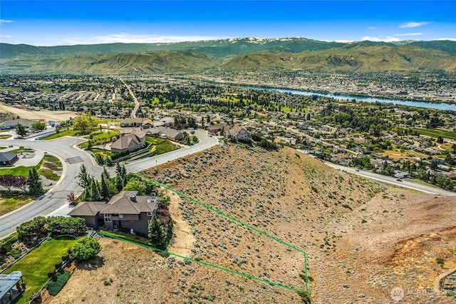 2336 Grand Ave, East Wenatchee, WA 98802 - aerial view of property's location featuring a water and mountain view and property boundaries highlighted