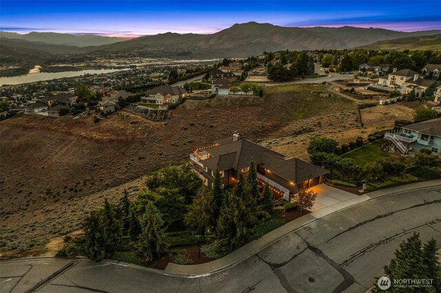 2336 Grand Ave, East Wenatchee, WA 98802 - aerial view at dusk of a mountain view
