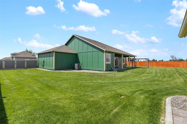 121 Scenic Dr NE, Moses Lake, WA 98837 - view of yard featuring cooling unit