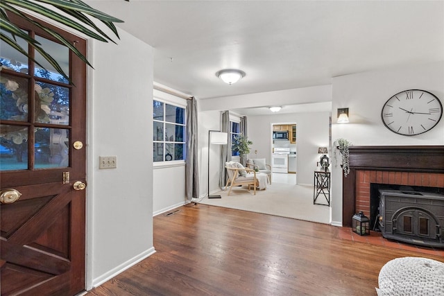 2607 NE 137th St, Seattle, WA 98125 - foyer entrance featuring wood finished floors and baseboards