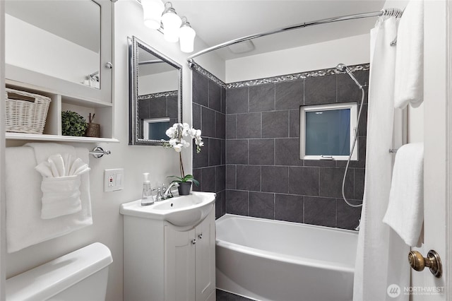 2607 NE 137th St, Seattle, WA 98125 - full bath featuring vanity, shower / tub combo, and toilet