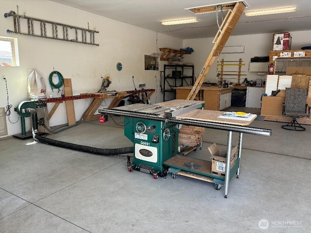 2702 N Levi St, Kennewick, WA 99338 - garage with a workshop area