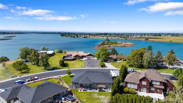 227 N Crestview Dr, Moses Lake, WA 98837 - aerial perspective of suburban area featuring a nearby body of water