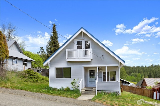 511 S 2nd St, Roslyn, WA 98941 - view of front of property with a balcony