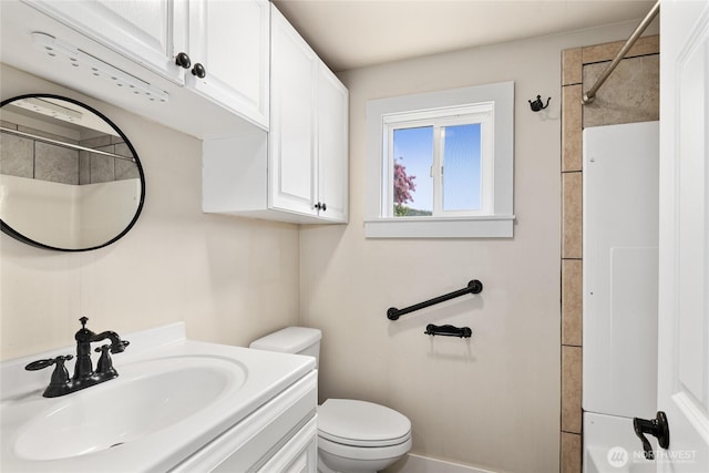 511 S 2nd St, Roslyn, WA 98941 - full bathroom featuring a shower, toilet, and vanity