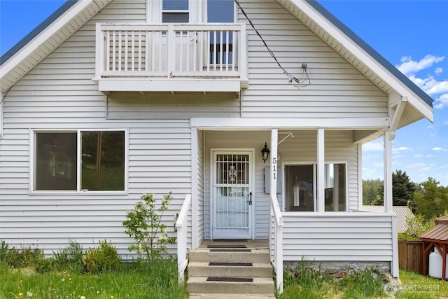 511 S 2nd St, Roslyn, WA 98941 - view of front facade with a balcony