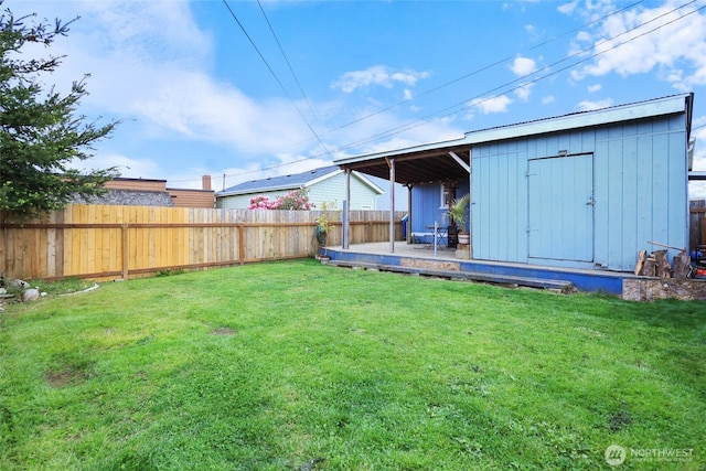 208 S Monroe St, Aberdeen, WA 98520 - view of yard featuring an outdoor structure and a deck
