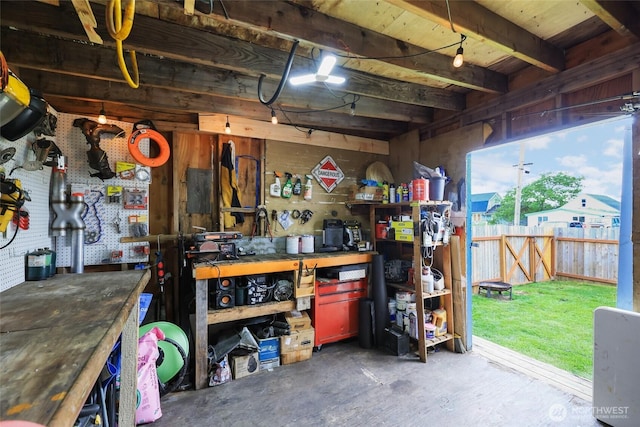 208 S Monroe St, Aberdeen, WA 98520 - garage featuring a workshop area
