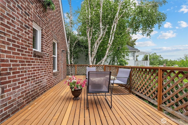 6026 35th Ave NE, Seattle, WA 98115 - view of wooden terrace