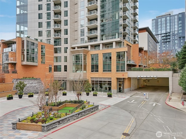 view of apartment building / complex