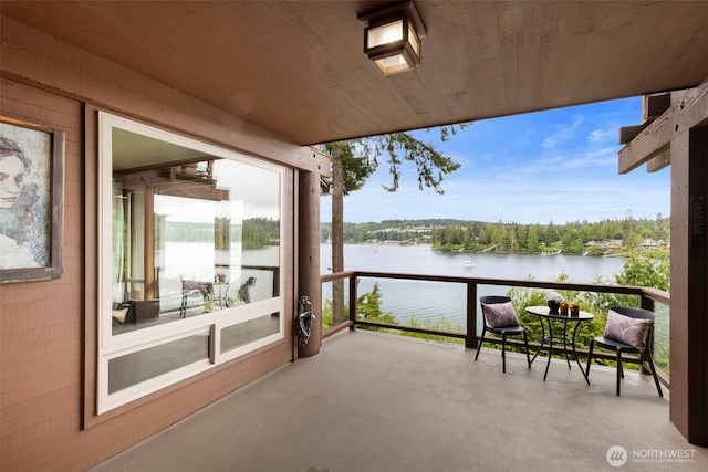 131 N Bay Ln Unit 4, Port Ludlow, WA 98365 - balcony featuring a water view
