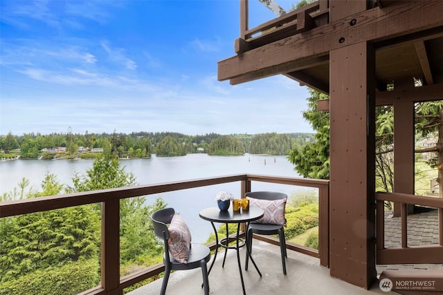 131 N Bay Ln Unit 4, Port Ludlow, WA 98365 - balcony with a water view