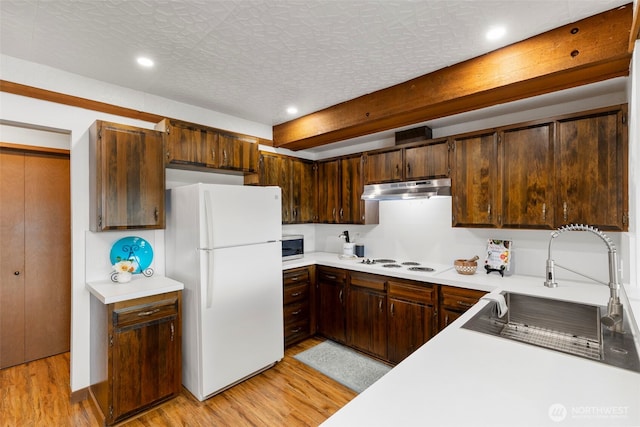 131 N Bay Ln Unit 4, Port Ludlow, WA 98365 - kitchen featuring white appliances, under cabinet range hood, light wood finished floors, light countertops, and recessed lighting