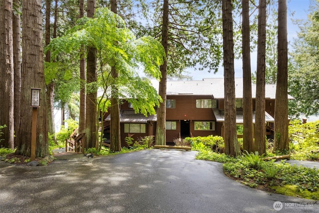 131 N Bay Ln Unit 4, Port Ludlow, WA 98365 - view of front facade featuring driveway