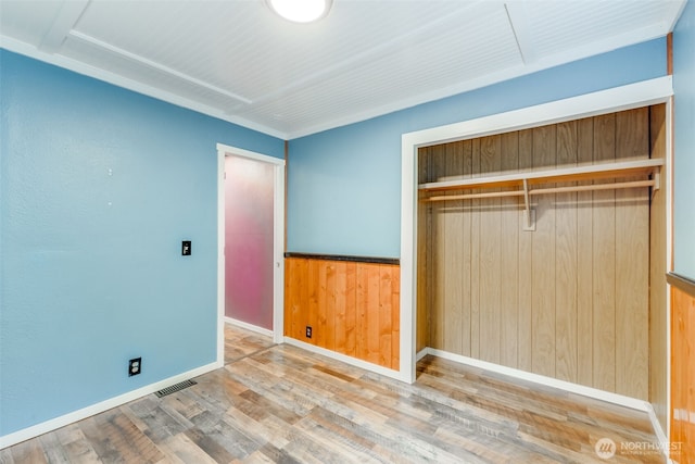 7311 Chambers Creek Rd W Unit 37, University Place, WA 98467 - unfurnished bedroom featuring wood finished floors, a closet, and baseboards