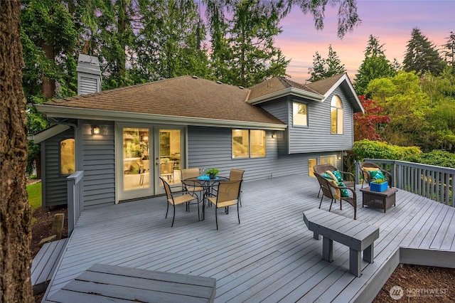 11423 NE 104th St, Kirkland, WA 98033 - deck with outdoor dining area