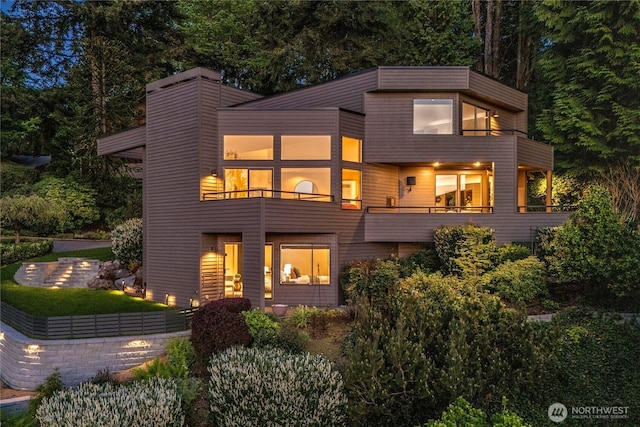 13707 SE 51st Pl, Bellevue, WA 98006 - back of house featuring a balcony