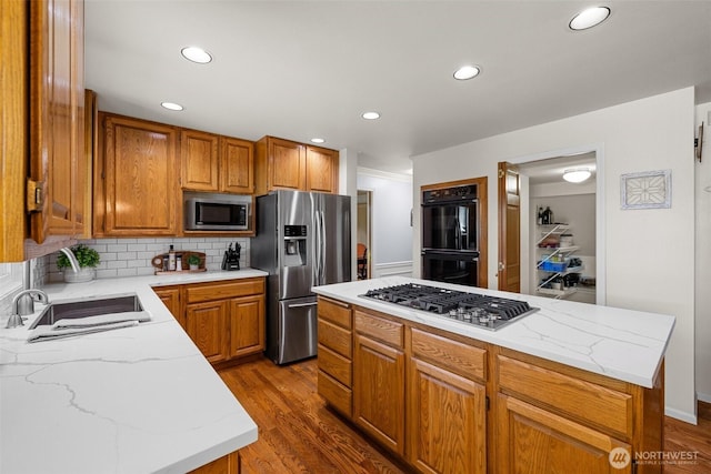 3924 Montgomery Ct, Mount Vernon, WA 98274 - kitchen with appliances with stainless steel finishes, a sink, decorative backsplash, recessed lighting, and wood finished floors