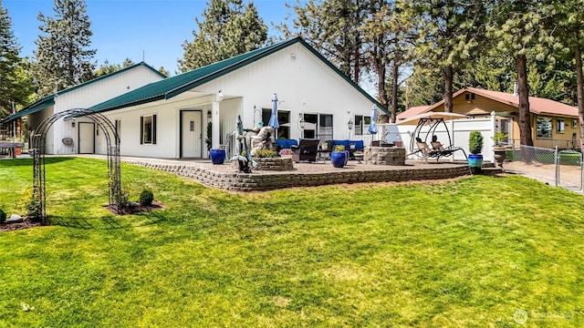 1811 Hundley Rd, Cle Elum, WA 98922 - back of property with a patio area