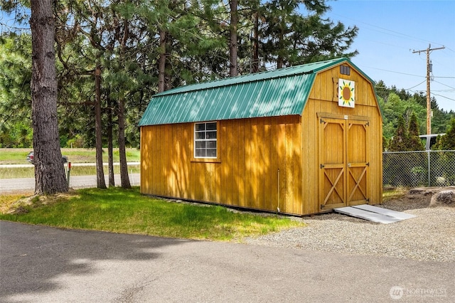 1811 Hundley Rd, Cle Elum, WA 98922 - view of outdoor structure featuring an outbuilding and fence