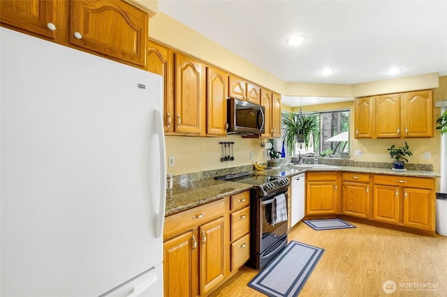 1811 Hundley Rd, Cle Elum, WA 98922 - kitchen with white appliances, a sink, light wood-style floors, stone countertops, and recessed lighting