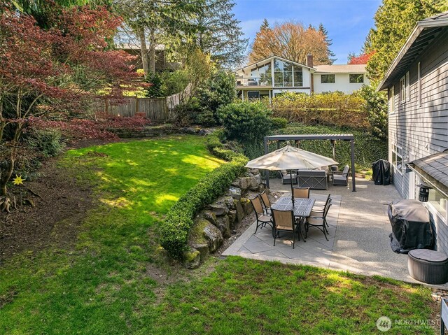 9209 SE 57th St, Mercer Island, WA 98040 - view of yard featuring a patio
