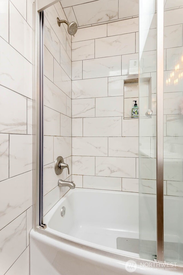 5809 162nd Ave E, Sumner, WA 98390 - full bath featuring a shower and a bathtub
