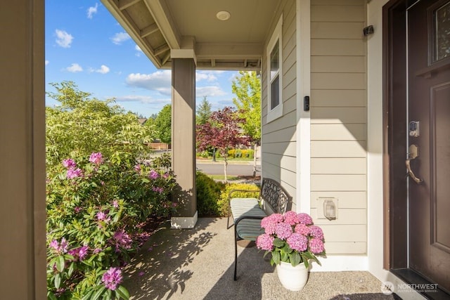 8657 Atlas Ave NE, Lacey, WA 98516 - view of covered porch