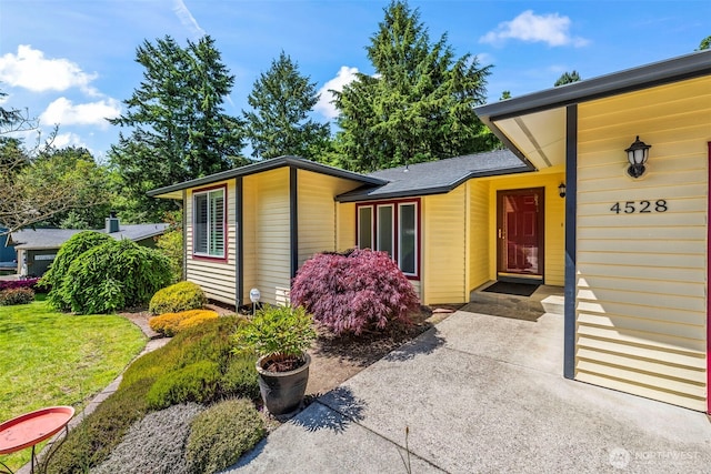 4528 SW 316th Pl, Federal Way, WA 98023 - property entrance with a yard