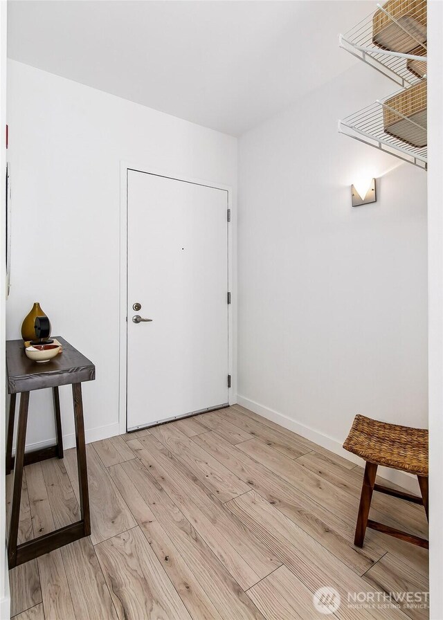 1414 12th Ave Unit 504, Seattle, WA 98122 - entrance foyer featuring light wood-type flooring and baseboards