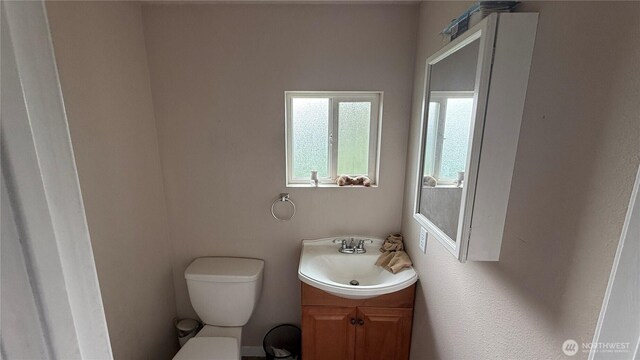 47 SE 10th St, College Place, WA 99324 - half bath with vanity and toilet