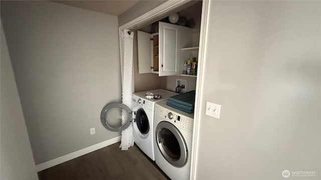 47 SE 10th St, College Place, WA 99324 - laundry room featuring washing machine and dryer, baseboards, and dark wood-type flooring